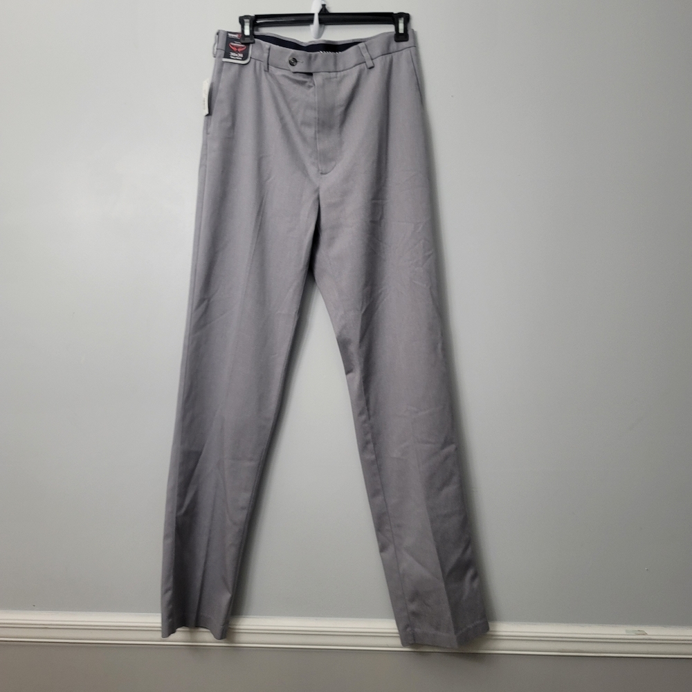 Roundtree & Yorke TravelSmart CoreComfort Flat-Front Classic Fit Chino Pants